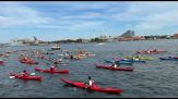 Parata di kayak a Copenaghen a sostegno della Groenlandia