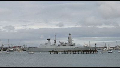 La nave da guerra britannica Dragon salpa verso il Mediterraneo