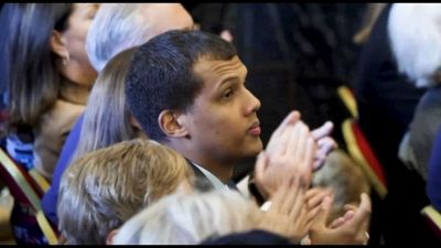 Stromae insignito del titolo di Comandante della Corona dal re del Belgio