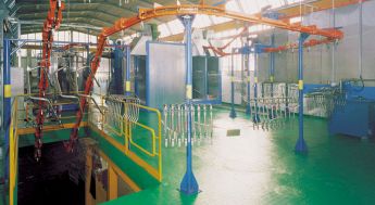 Il reparto verniciatura è completamente automatizzato e le dimensioni massime che si possono gestire sono di 2,00 metri per 0,80 metri