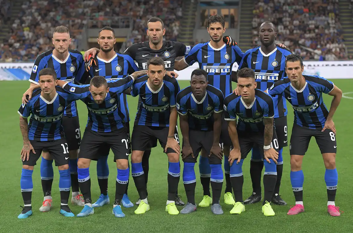 Inter / Addio a 'Pazza Inter', i nerazzurri tornano all'inno storico