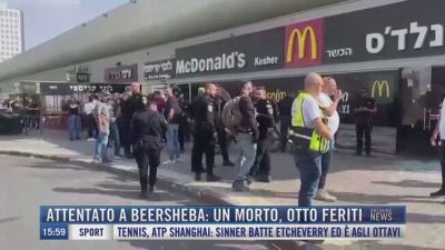 Breaking News delle 16.00 | Attentato a Beersheba: un morto, otto feriti
