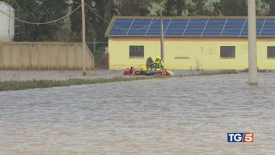 Elba sott'acqua e Milano imbiancata