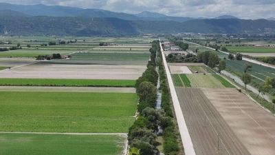 Campi a secco nel Fucino, la siccità prosciuga i canali per irrigare