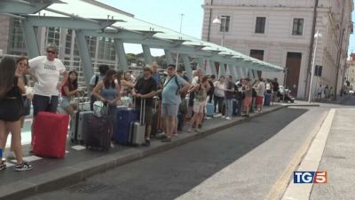 Taxi introvabili e sempre più cari