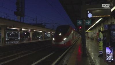 Bologna torna in città con la Coppa: esplode la festa