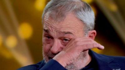 Il ritorno del Monnezza Claudio Amendola distrutto per la morte di un caro amico: cosa è successo