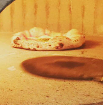 Pizzeria Farina 00 Verace - pizza cotta nel forno a legna