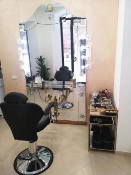 Make-Up Room