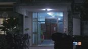 Precipitano dal balcone Salva il figlio e muore