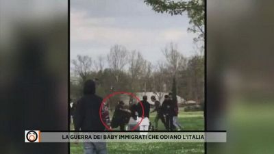 La guerra dei baby immigrati che odiano l'Italia