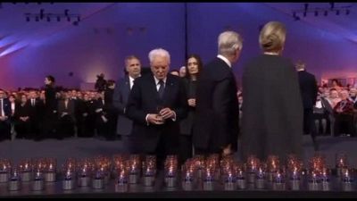 L'omaggio di Mattarella e degli altri leader 80 anni dopo Auschwitz