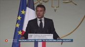 Emmanuel Macron punta il dito