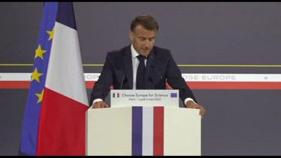 Macron e Von der Leyen dicono ai ricercatori: "Choose Europe"