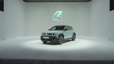 Renault 4 E-Tech: torna l'iconica utilitaria francese