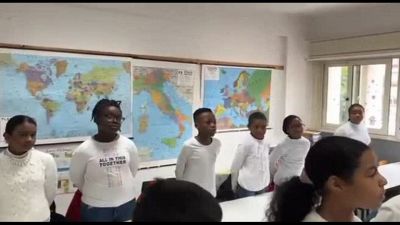 Mattarella in una scuola multietnica: in Italia tanta solidarietà