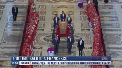 Breaking News delle 17.00 | L'ultimo saluto a Francesco