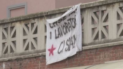 A Milano 50 migranti occupano l'ex centro vaccinale in Viale Brenta