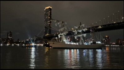 New York, nave si schianta contro il ponte di Brooklyn: due morti