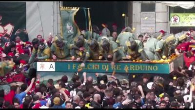 LaBattaglia delle Arance tinge di arancione il Carnevale di Ivrea