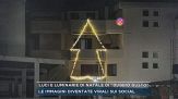 Luci e luminaria di Natale di "dubbio gusto"