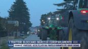Breaking News delle 14.00 | I trattori bloccano ingresso Europarlamento