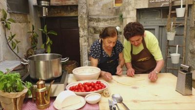 Graziella e Teresa, le fornaie di Altamura fanno impazzire i social