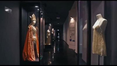 A Cinecittà si Mostra i costumi di "Parthenope" di Sorrentino