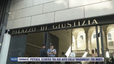 Breaking News delle 16.00 | Giovanni Toti torna libero