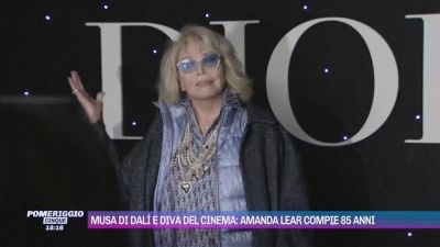 Musa di Dalì e diva del cinema: Amanda Lear compie 85 anni