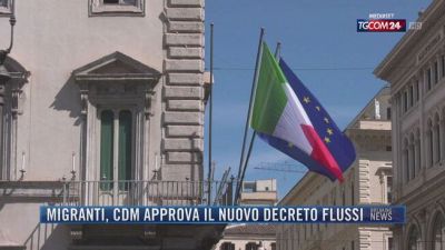 Breaking News delle 21.30 | Migranti, cdm approva il nuovo decreto flussi