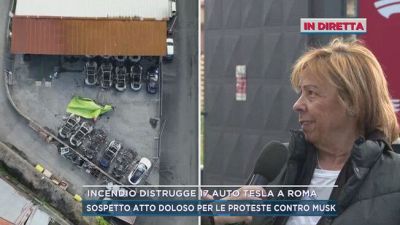Incendio distrugge 17 auto Tesla a Roma