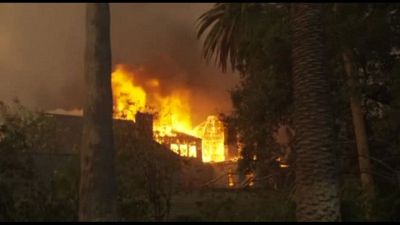 Incendi a Los Angeles, 5 morti. Biden cancella il viaggio in Italia