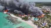 Incendio in un resort muore turista italiana