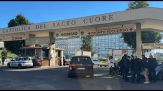 Attesa davanti all'ospedale Gemelli per l'arrivo del Papa