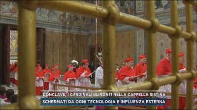 Conclave, i cardinali blindati nella Cappella Sistina