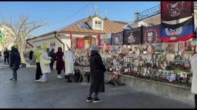 Mosca, dopo 3 anni di guerra la gente spera nella pace
