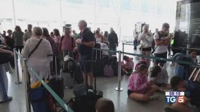 Ancora chiuso aeroporto caos voli a Catania