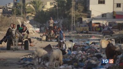 Si tratta su più fronti ma a Gaza si combatte