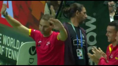 Il commovente addio di Nadal: il mio corpo mi dice di smettere