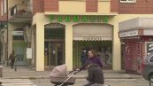 Bologna, prima viene deriso, poi preso a calci e pugni