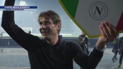Conte: resta o parte?