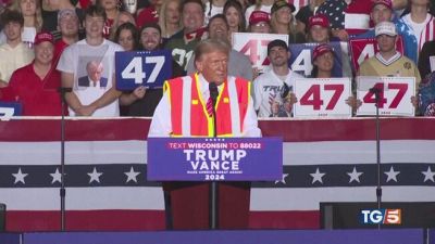 Trump-Harris, scontro sui migranti e le donne