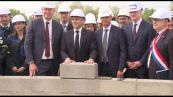 Macron posa la prima pietra di una fabbrica di munizioni in Francia