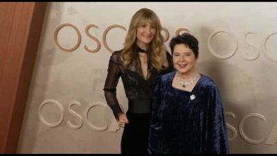 Oscar, sfilano Isabella Rossellini, Emma Stone e Miley Cirus