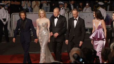 A Cannes il red carpet di Elle Fanning in concorso con "Sentimental value"