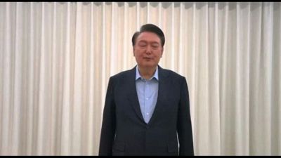 Sudcorea, arrestato presidente Yoon: "Crollato stato di diritto"