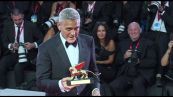 A Venezia il Leone d'oro a Clooney: il red carpet, i sorrisi, l'impegno