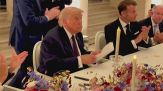 Trump firma l'accordo con l'Iran a Versailles, "io meglio di Obama"
