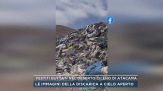 Vestiti buttati nel deserto cileno di Atacama